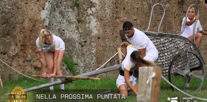 Spoiler La Talpa, quarta puntata: concorrente sviene, liti e nuovo eliminato preview