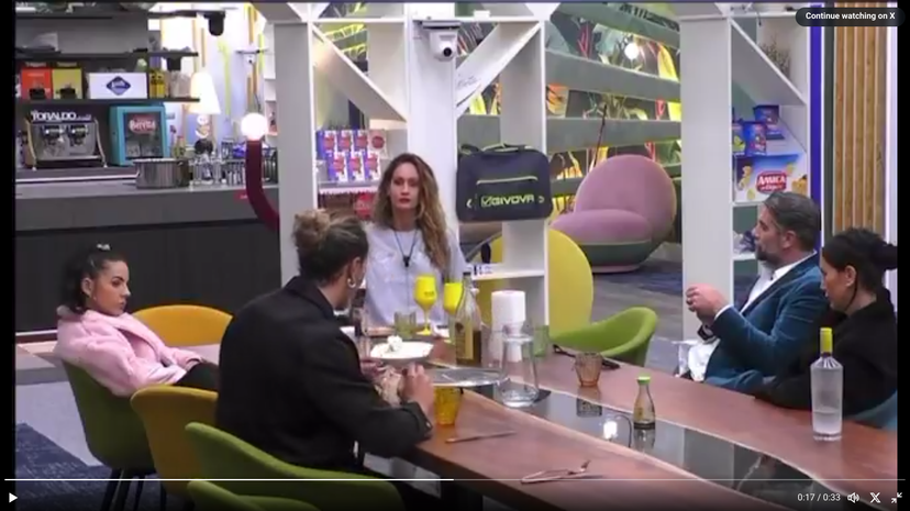 “Bipolare!”, Helena attaccata nella notte: “Se sta male si faccia curare” – VIDEO preview