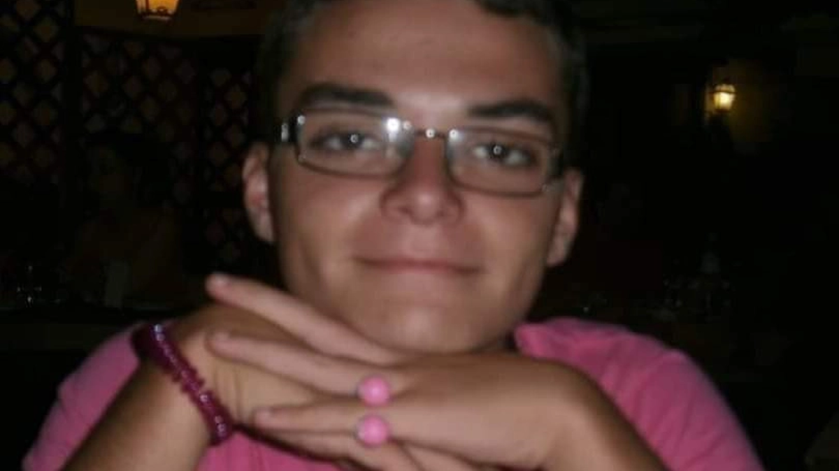 Come Si è Suicidato Andrea Il Ragazzo Dai Pantaloni Rosa