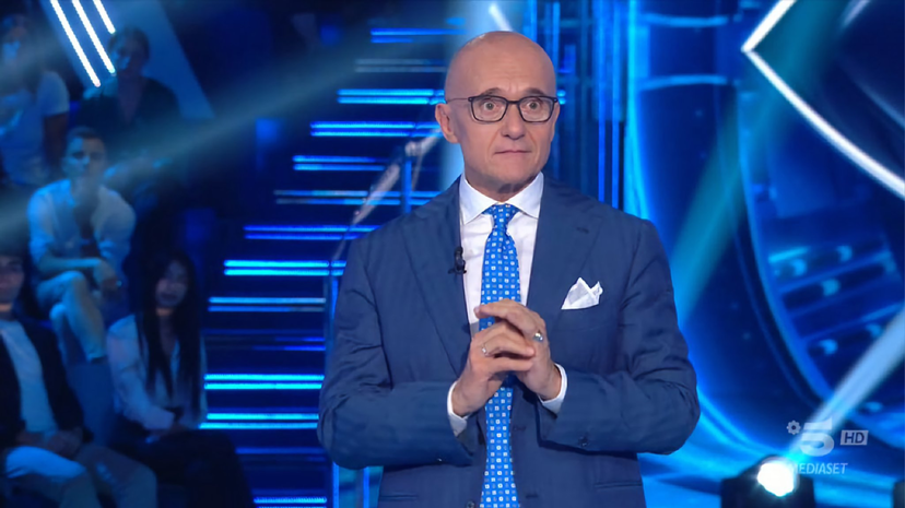 Nuova concorrente Grande Fratello, la casa si infiamma: ecco chi entra, il suo passato sorprendente preview