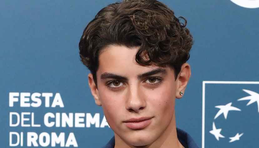 Chi è Samuele Carrino, fidanzata e vita prima del “ragazzo dai pantaloni rosa” preview