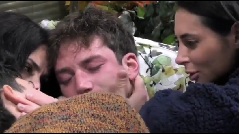 Tommaso scoppia a piangere dopo la confessione di Mariavittoria e svela cosa è successo sotto le coperte preview