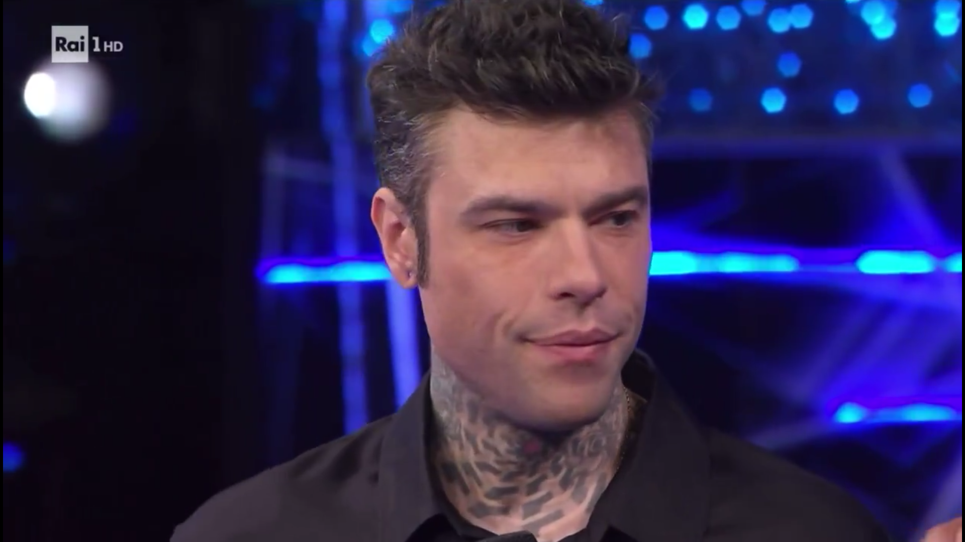 Fedez si ritira da Sanremo 2025? Le ultime voci sul rapper fanno tremare l’Ariston