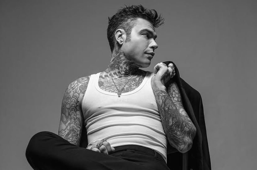 Fedez ufficialmente fidanzato: i dettagli della nuova relazione e le foto dei baci preview