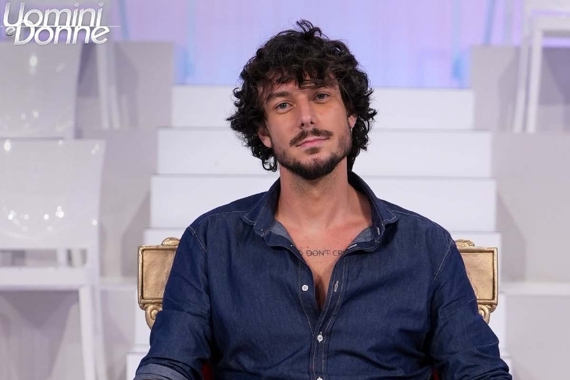 Caos a Uomini e Donne: il tronista Michele Longobardi smascherato, arriva una rivelazione choc preview