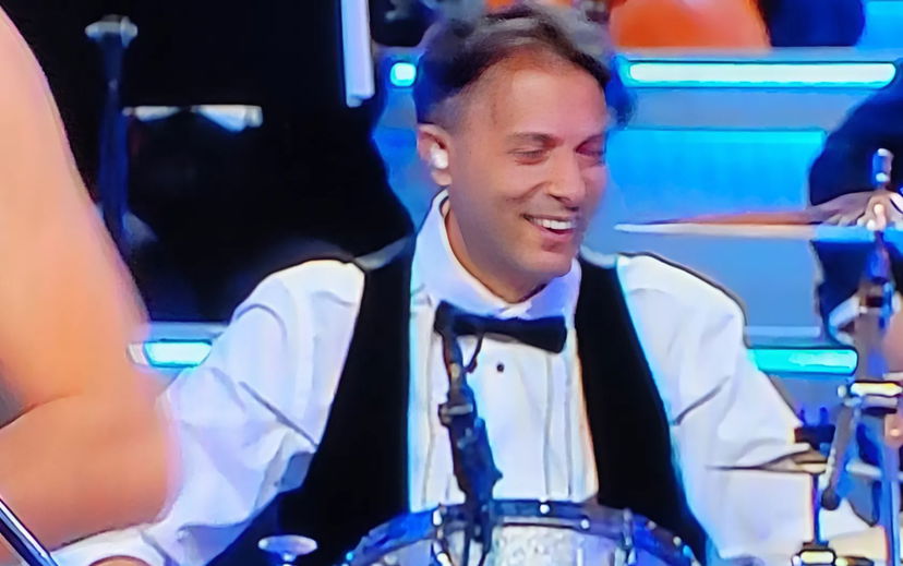 Lo sapevi che il batterista de La Corrida è il fratello gemello di un famosissimo volto di Amici? preview