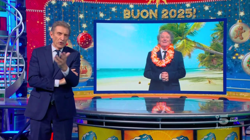 Striscia la Notizia si ferma, perché? Cosa c’è dietro il cambio di programmazione preview