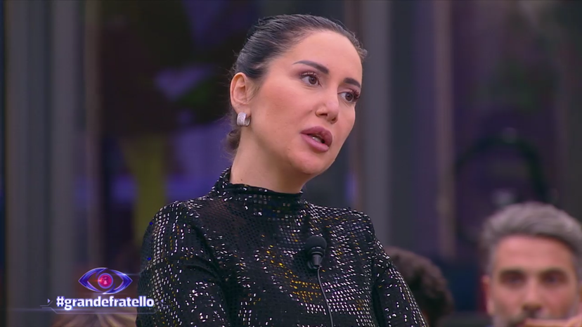 “La manina di Memo Remigi”, l’affondo a Jessica: opinionista di Pomeriggio 5 la “demolisce” preview