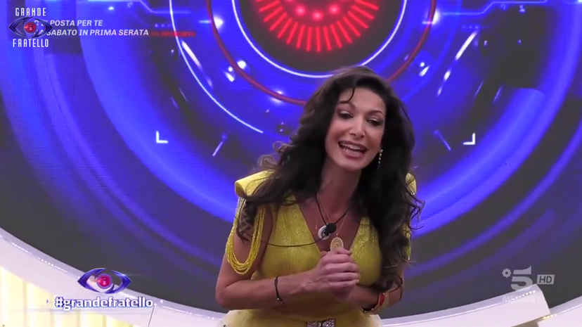 Gesto delle corna in diretta al Grande Fratello: Maria Monsè sbotta contro una gieffina preview