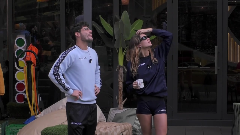 Helena e Javier, volano sulla casa del GF degli aerei che fanno “infuriare” gli altri concorrenti – VIDEO preview