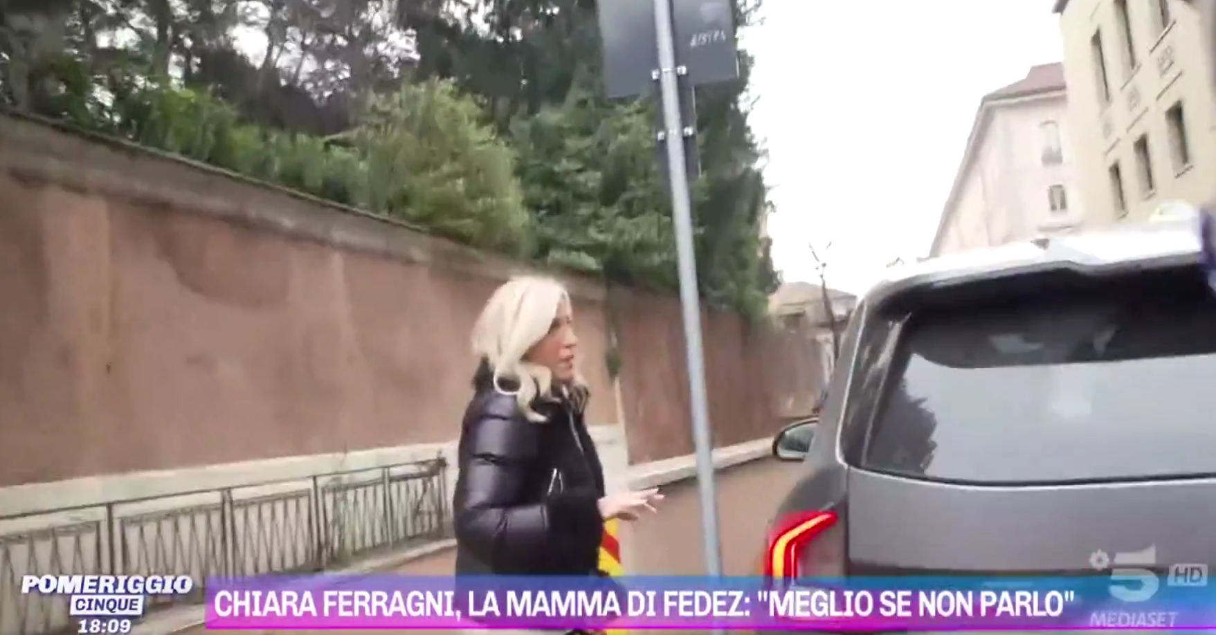 Fedez, la reazione della madre a Pomeriggio 5: “Credete a tutto quello che dicono gli altri”