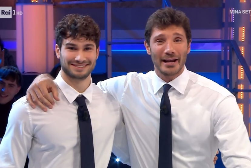 Chi è Alec Magni Baraldi, il concorrente di Affari Tuoi “fratello” di Stefano De Martino che sogna di tornare in TV preview