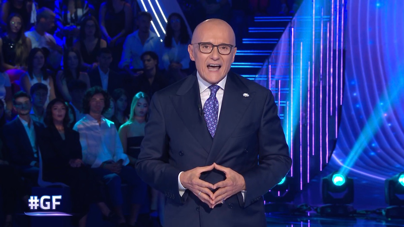 Bufera sul Grande Fratello: “Programma totalmente finto”, l’affondo del Codacons preview
