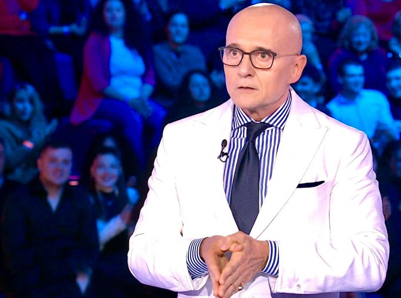 Signorini interviene dopo il Tapiro a Striscia la Notizia e chiarisce: perché Lorenzo non sarà (mai) squalificato preview