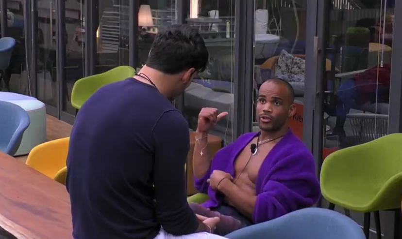 Paura al Grande Fratello: Maxime Mbanda cade e batte la testa, come sta e reazioni preview