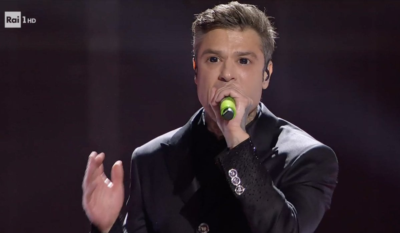 Fedez si ritira da Sanremo 2025? La risposta di Carlo Conti