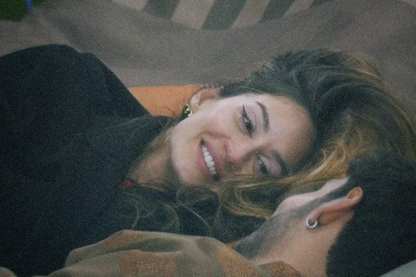 “Sei bellissima”, Javier e Helena meravigliosamente vicini: la reazione (e il consiglio) di Zeudi preview