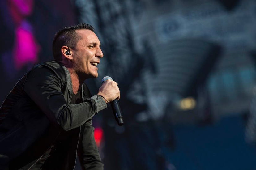 Nuovo infortunio a Sanremo 20205: anche Kekko dei Modà cade all’Ariston, come sta e aggiornamenti preview