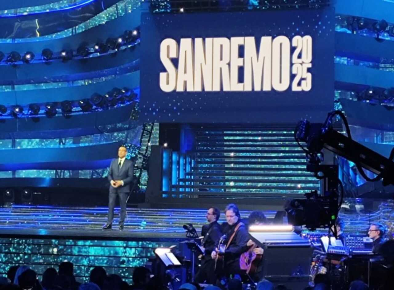 “Camerini gate” a Sanremo 2025: l’identikit dei cantanti che avrebbero fatto sesso nel dietro le quinte