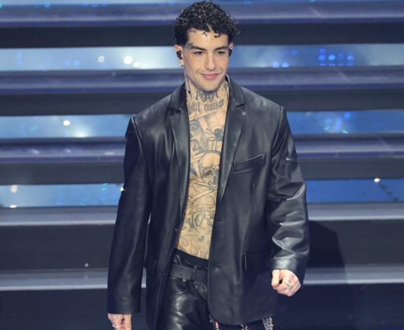 Tony Effe, il dissing a Carlo Conti prima della serata Cover di Sanremo 2025: cosa ha scritto preview