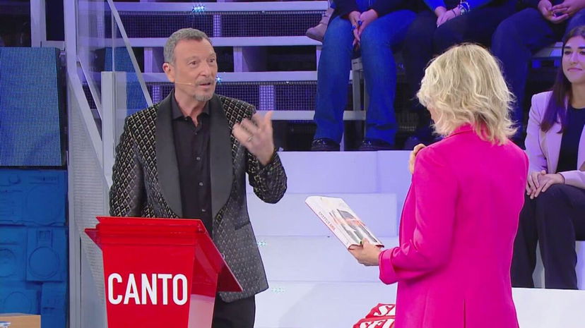 Amadeus verso il Serale di Amici 24: il ruolo, trattative in corso con Maria De Filippi preview