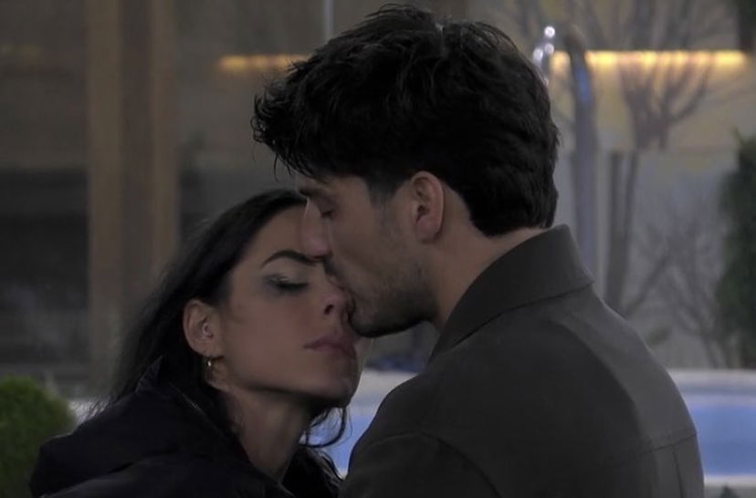 Riscoppia la passione tra Shaila e Lorenzo: cosa è successo, le parole di Spolverato che cambiano tutto preview