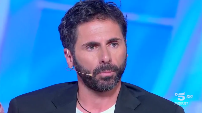 Esplosivo sfogo di Carlo dopo C’è Posta per Te: accuse di manipolazione, il ruolo della madre preview