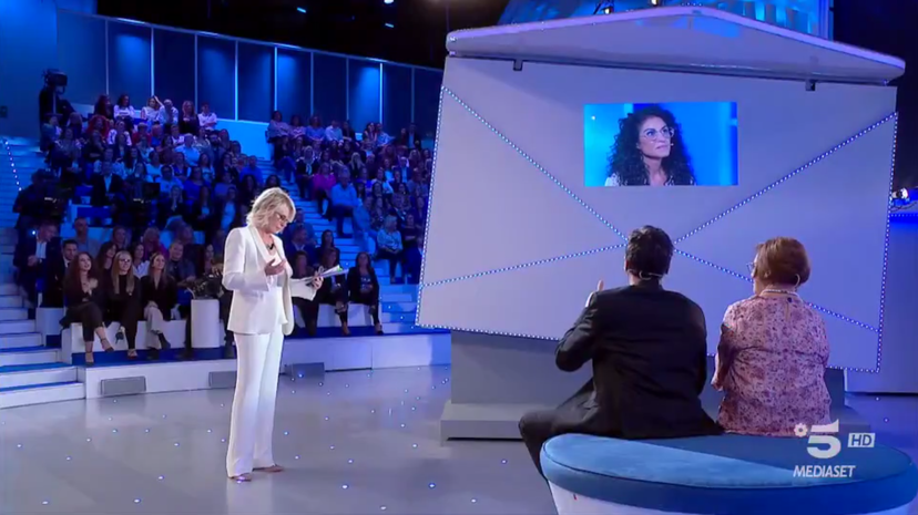 Le storie di C’è posta per te 2025, ottava puntata: amori finiti e matrimoni saltati, buste aperte e chiuse preview