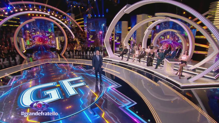 Mediaset nel caos: Grande Fratello si allunga e The Couple ancora senza cast preview