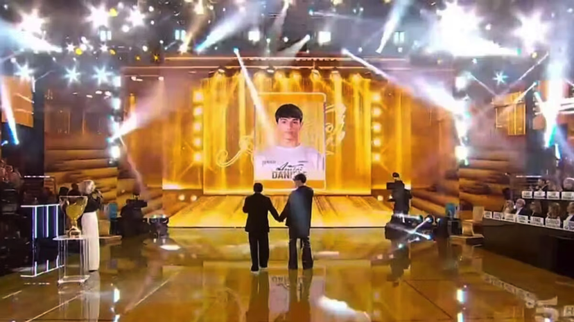 Daniele Doria è il vincitore di Amici 24: chi ha trionfato nel canto, tutti i riconoscimenti preview