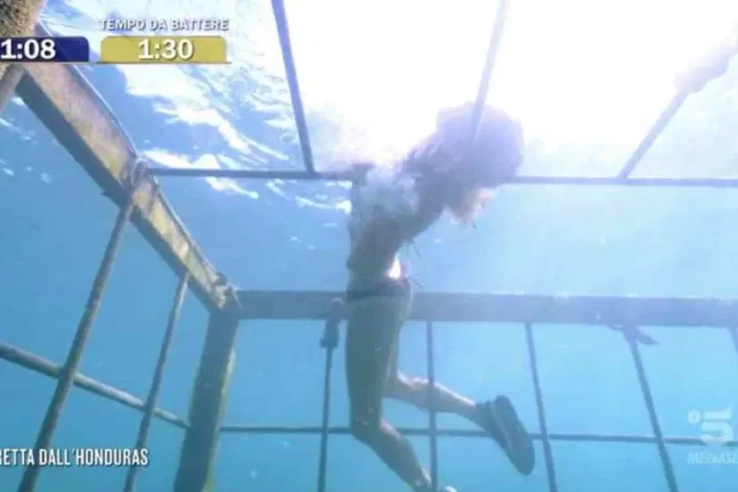 Paura in diretta all’Isola dei Famosi: Loredana Cannata bloccata sott’acqua, studio nel panico preview