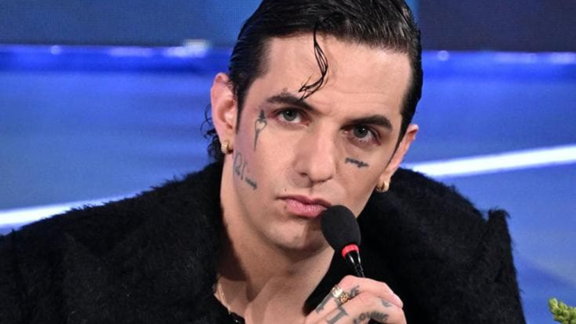 Achille Lauro, selfie con una fan e telefoni allontanati: cosa è successo preview