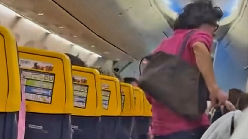 Francesco Renga fatto scendere da un volo Ryanair: lite in aereo prima del decollo, il video è virale preview