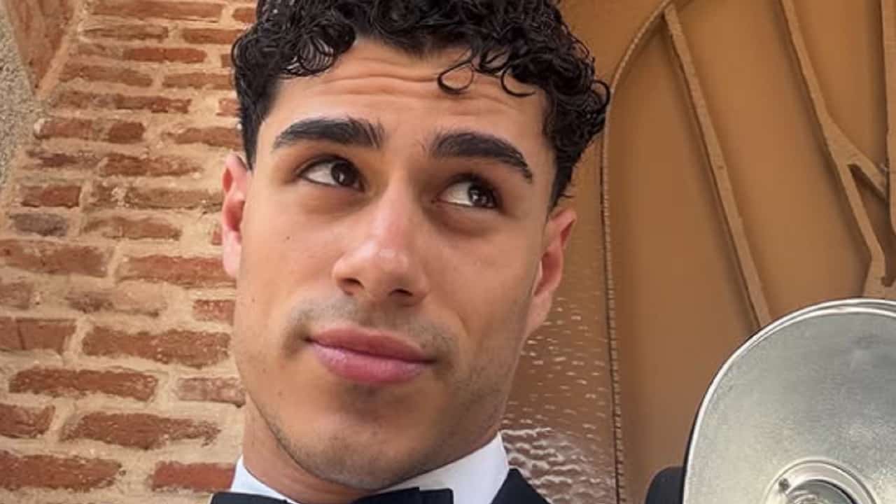 chi è alessandro roncaccia concorrente grande fratello vip