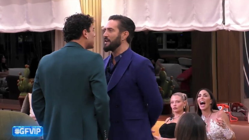 Rissa sfiorata al GF Vip: Alex Belli e Roncaccia quasi alle mani preview