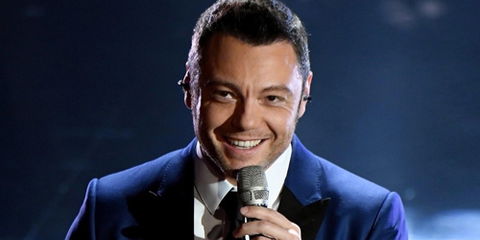 Fiorello Statte Zitto!: ma Amadeus ‘sgrida’ Tiziano Ferro preview