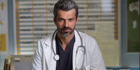 DOC Nelle Tue Mani invita a vaccinarsi: il curioso video con Argentero preview