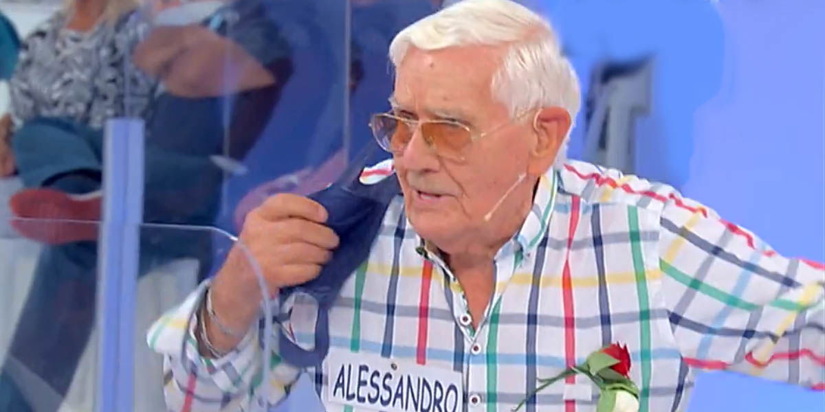 Uomini e Donne: mascherine irregolari in studio? De Filippi dice no alle Chirurgiche article-post
