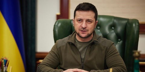 Zelensky manda videomessaggio tv al SuperBowl: perché non a Sanremo 2023? preview