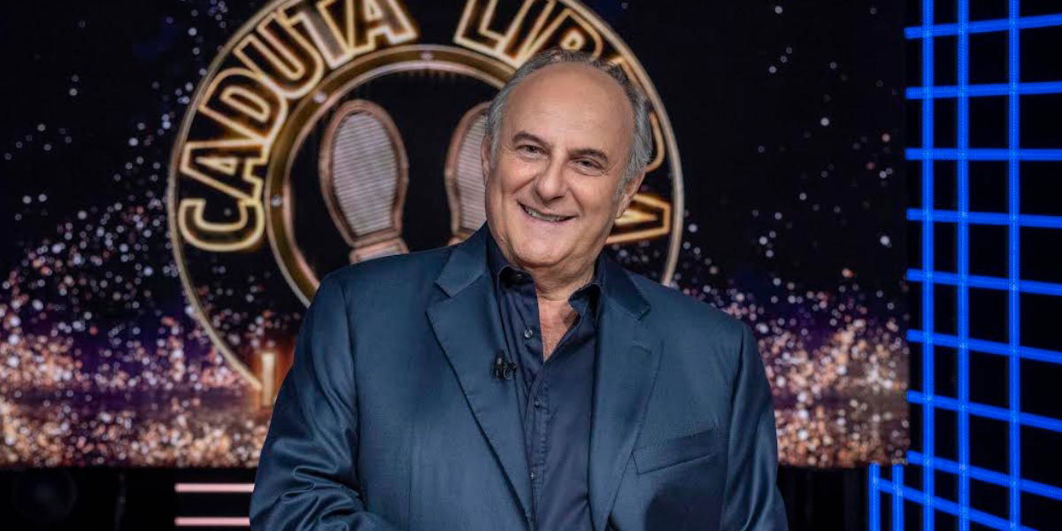 Gerry Scotti sfotte La Promessa: ‘Ma che ti guardi ‘ste robe?’ article-post
