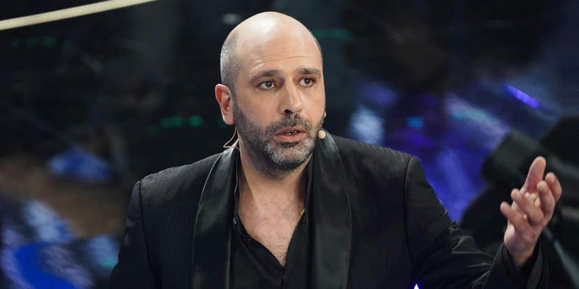Amore + IVA: Checco Zalone su Canale 5 col one man show dall’Arena di Verona article-post