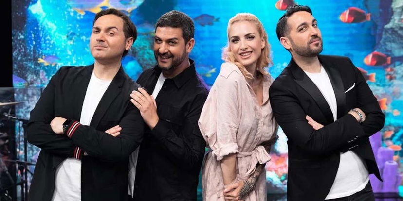Rai2 asfalta Chiara Ferragni: Gemelli di Guidonia cantano ‘Pandoro’ a Happy Family article-post