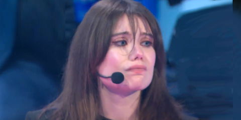 Amici 23 manda in onda le crisi di panico dei concorrenti: a che pro? preview