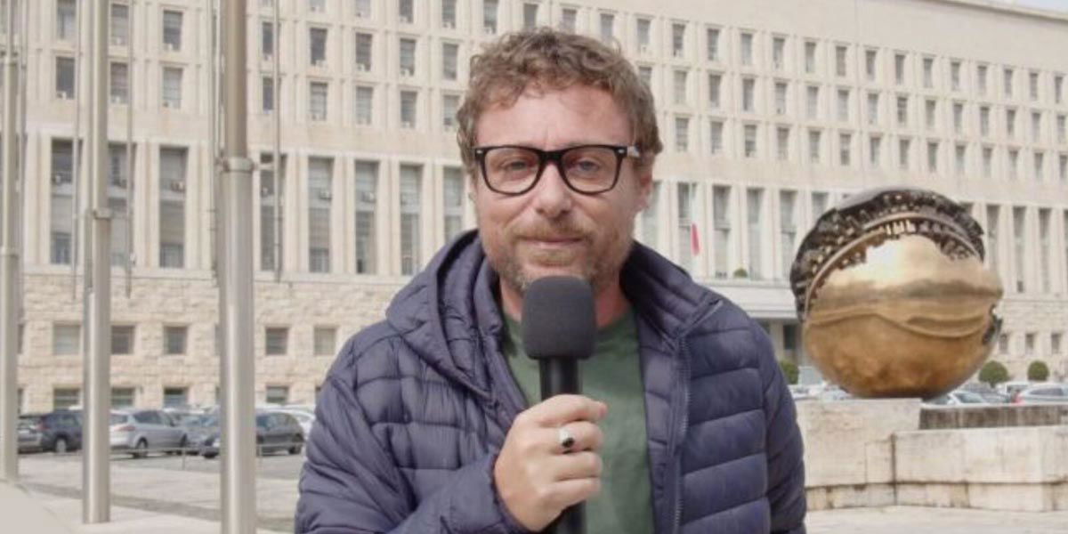 Rai porta Striscia la Notizia in tribunale? Pinuccio fa fake news sul caso John Travolta article-post