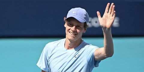 Jannik Sinner rimbalza Le Iene: inviato gli ha chiesto di giocare con lui post allenamento preview