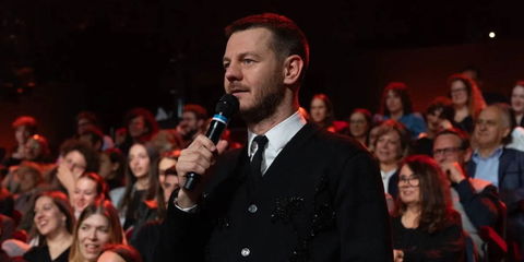 Da Vicino Nessuno è Normale: Fabio Caressa e Angelina Mango ospiti il 27 maggio preview