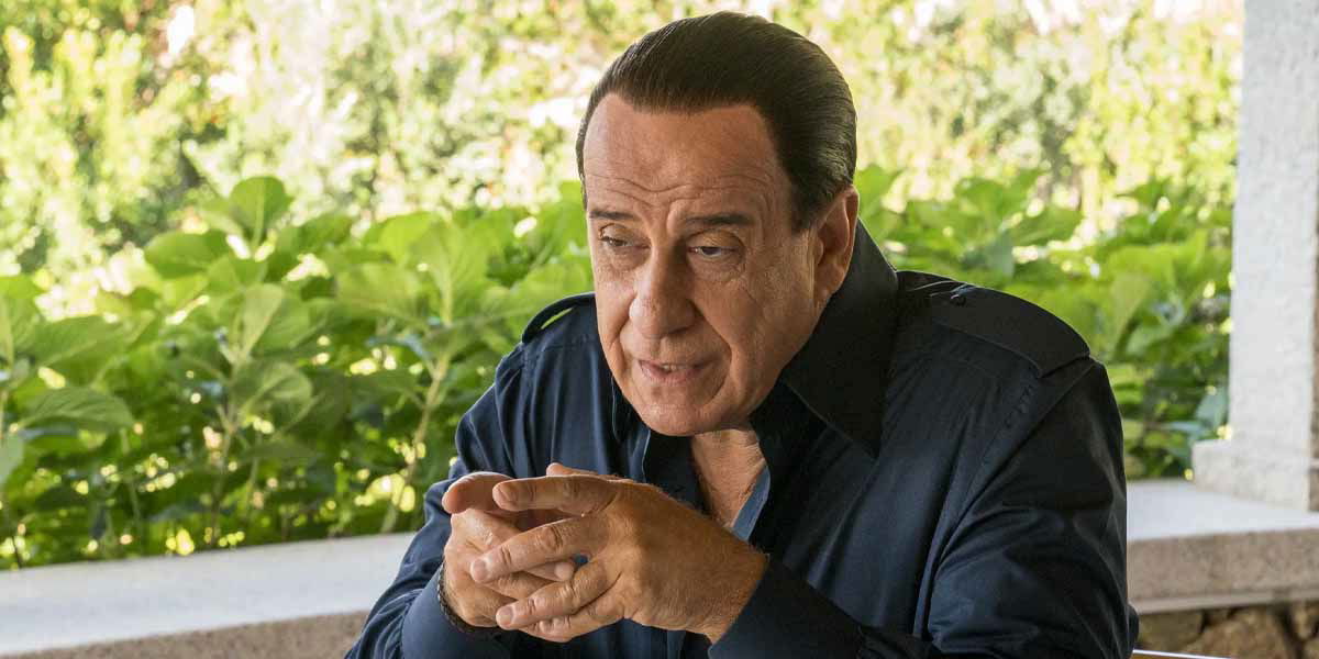 Mediaset ha censurato LORO, il film su Silvio Berlusconi: le parole di Toni Servillo article-post