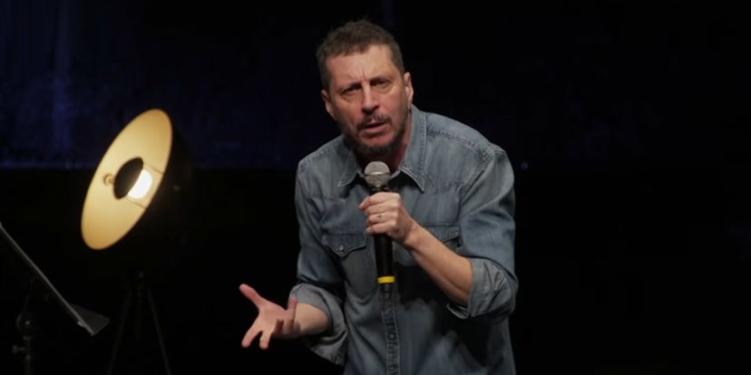 Non Hanno un Amico: il podcast di Luca Bizzarri diventa teatro su NOVE article-post