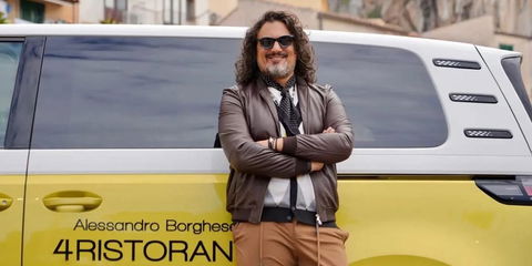 4 Ristoranti dice addio al van nero: Borghese a bordo di un furgoncino giallo preview