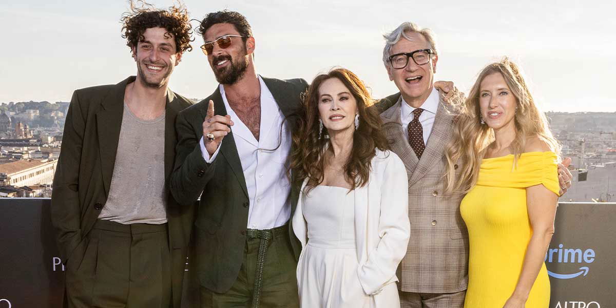 Un Altro Piccolo Favore: Elena Sofia Ricci e Michele Morrone nel film di Prime Video article-post